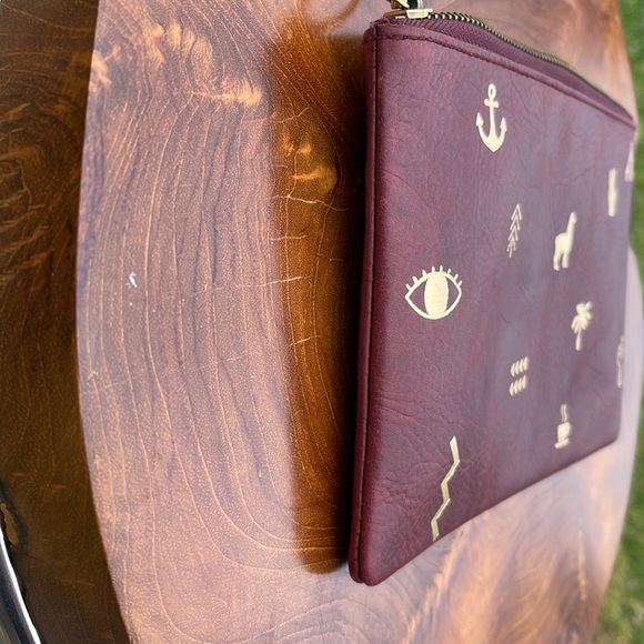Madewell the leather pouch clutch burgundy - Picture 4 of 6